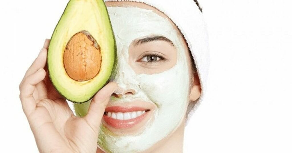 Cách làm mặt nạ bơ giúp dưỡng da từ sâu bên trong