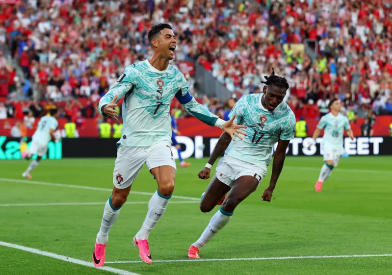 Cristiano Ronaldo đã đạt 976 bàn thắng chính thức và chỉ còn cách cột mốc 1.000 bàn đúng 24 pha lập công.